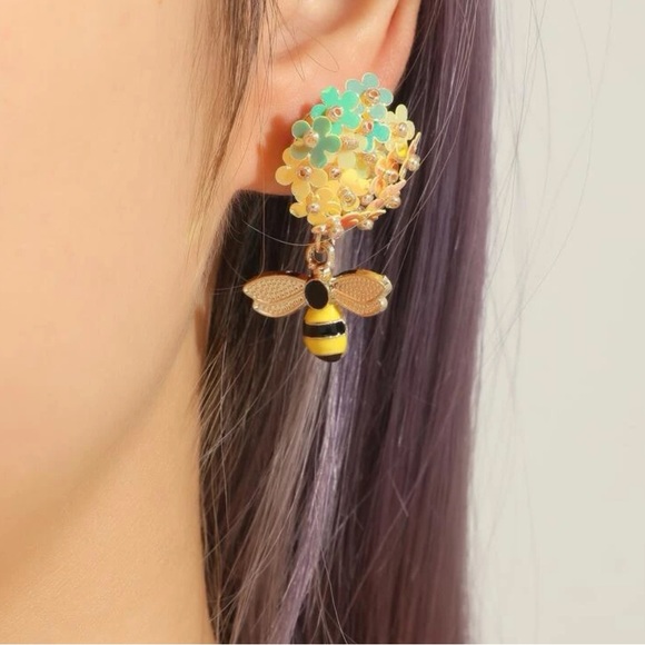 Flower Bee and Honeycomb Earrings - Picture 2 of 6